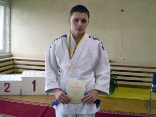 Dziudo imtynininkas Rokas Paulikas (treneris Rimvydas Lukošius) jaunių žaidynėse tapo bronziniu prizininku.