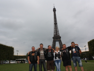 Baikeriai Paryžiuje prie Eifelio bokšto. / Asmeninio archyvo nuotr.