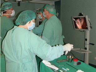 laparoskopine operacija monitorius
