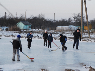 Vaikain žaidžia ant ledo. / Sigito Grinčinaičio (silutesnaujienos.lt) nuotr.