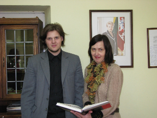Ž. Žymančius su mokytoja V. Galinskiene. / Šilutės pirmosios gimnazijos nuotr.