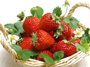 1280x800-a-basket-with-strawberries