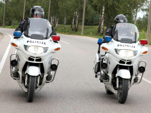 Visą praėjusią savaitę Tauragės apskrities vyriausiojo policijos komisariato pareigūnai vykdė sustiprintą greičio viršijimo bei pavojingo ir chuliganiško vairavimo kontrolę keliuose. / Tauragės AVPK nuotr.
