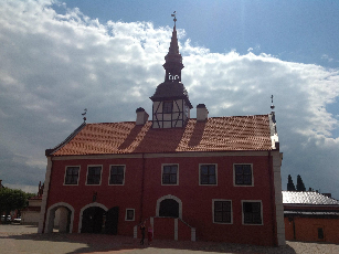 Bauskės turizmo informacinis centras įrengtas naujojoje restauruotoje Bauskės rotušėje. / Šilutės TIC nuotr.