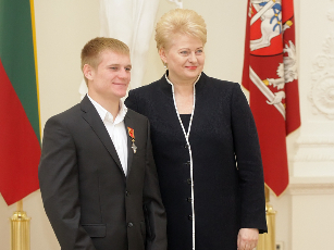 Prezidentė Dalia Grybauskaitė ir boksininkas Evaldas Petrauskas. / Gedimino Savickio (ELTA) nuotr.