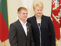 Prezidentė Dalia Grybauskaitė ir boksininkas Evaldas Petrauskas. / Gedimino Savickio (ELTA) nuotr.