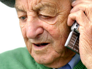 Į telefoninių sukčių pinkles įkliūva ne tik pagyvenę žmonės, bet ir jaunimas. / worldofstock.com nuotr.