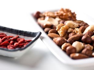 goji-berries-and-nuts