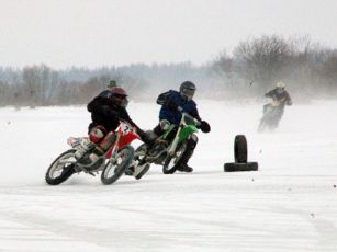 lenktynes ledo motociklai