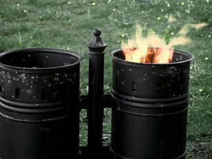 Burning trash can by Rolmopsis