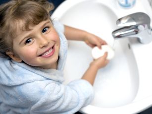 CareNow-Teaching-Children-to-Wash-Hands-Properly