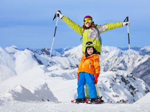 36835496-happy-winter-ski-vacation-with-children L