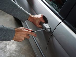 car-1590508 960_720